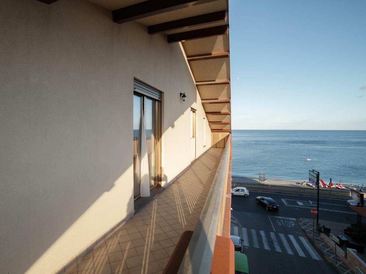Marina Di Savoca Apartment Santa Teresa Di Riva Exterior foto