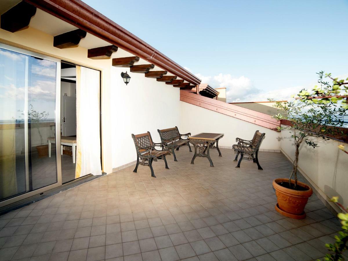 Marina Di Savoca Apartment Santa Teresa Di Riva Exterior foto