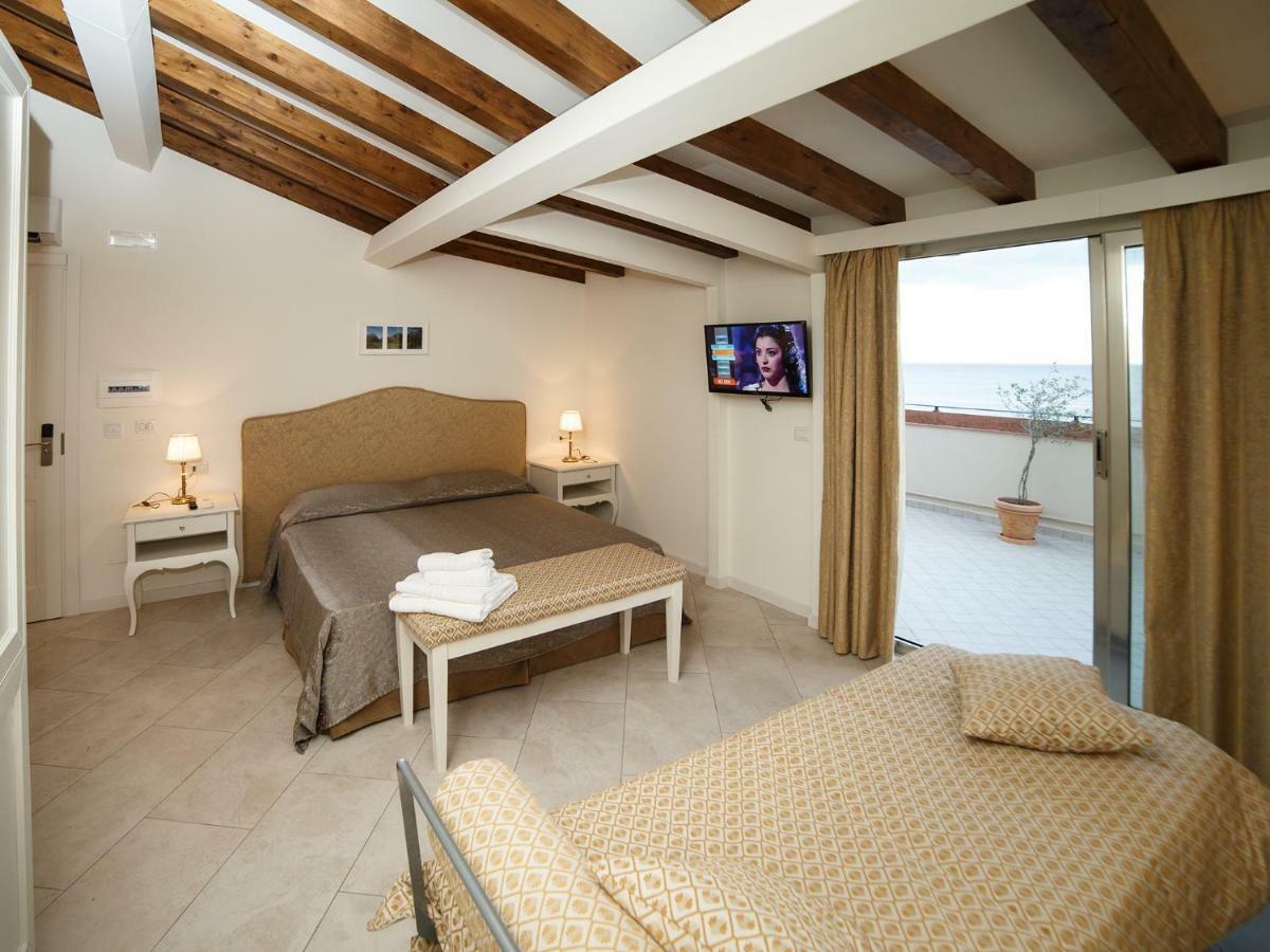 Marina Di Savoca Apartment Santa Teresa Di Riva Exterior foto