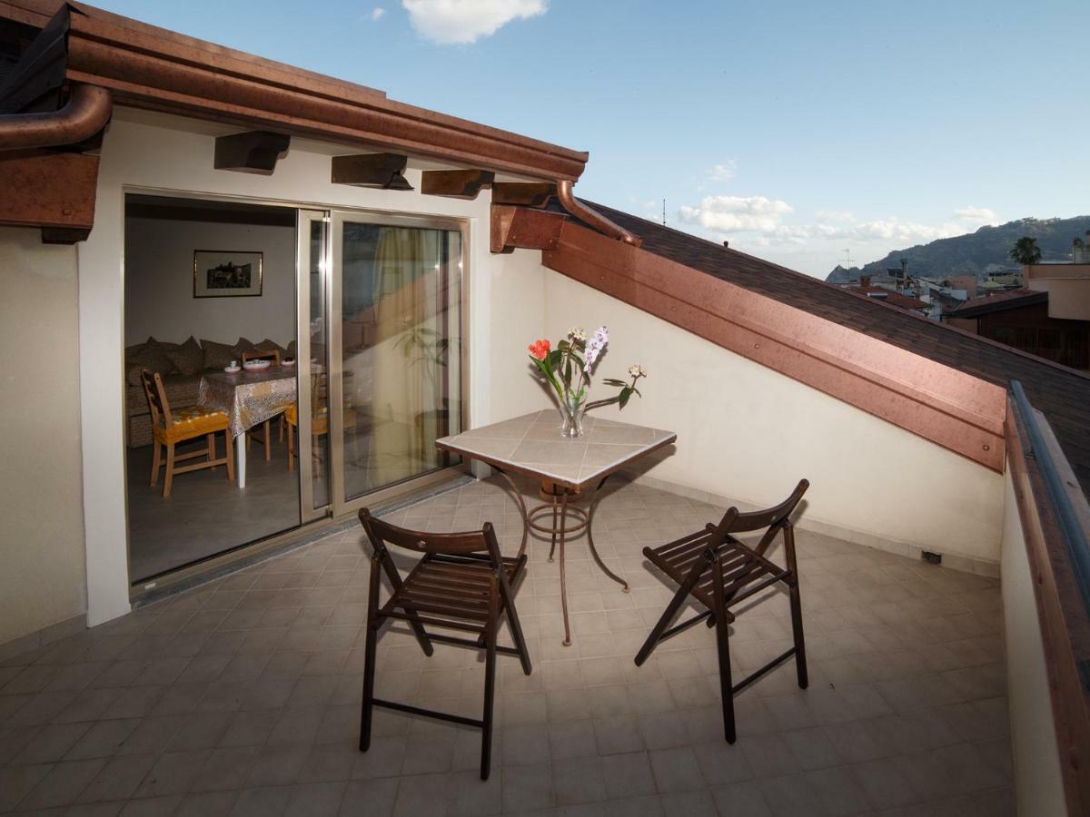 Marina Di Savoca Apartment Santa Teresa Di Riva Exterior foto