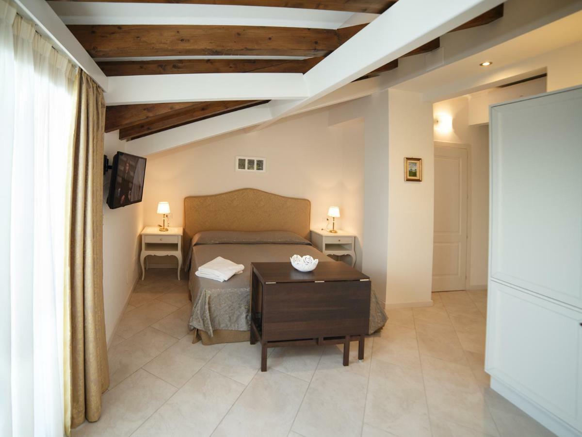 Marina Di Savoca Apartment Santa Teresa Di Riva Exterior foto
